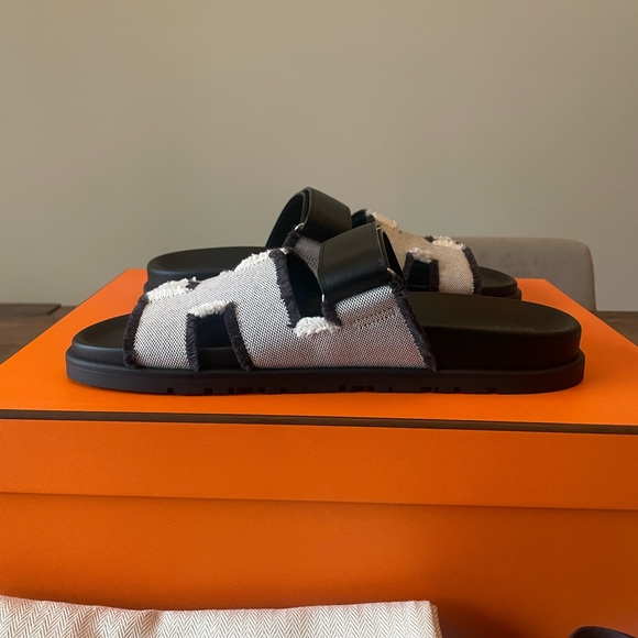 SOLD Hermes Fringe Chypre Sandals - Picture 5 of 13